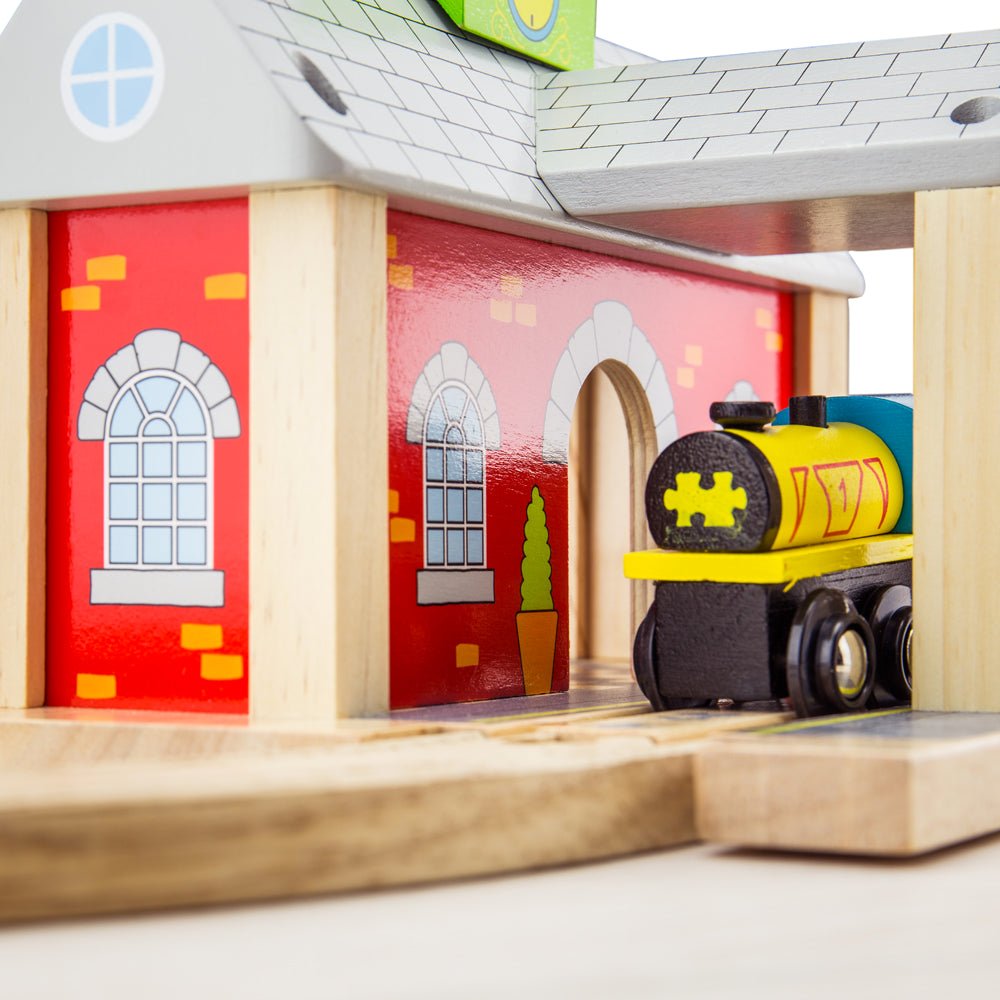 Bigjigs Railway Station - Wooden Train Set Accessory - Phillips Hobbies