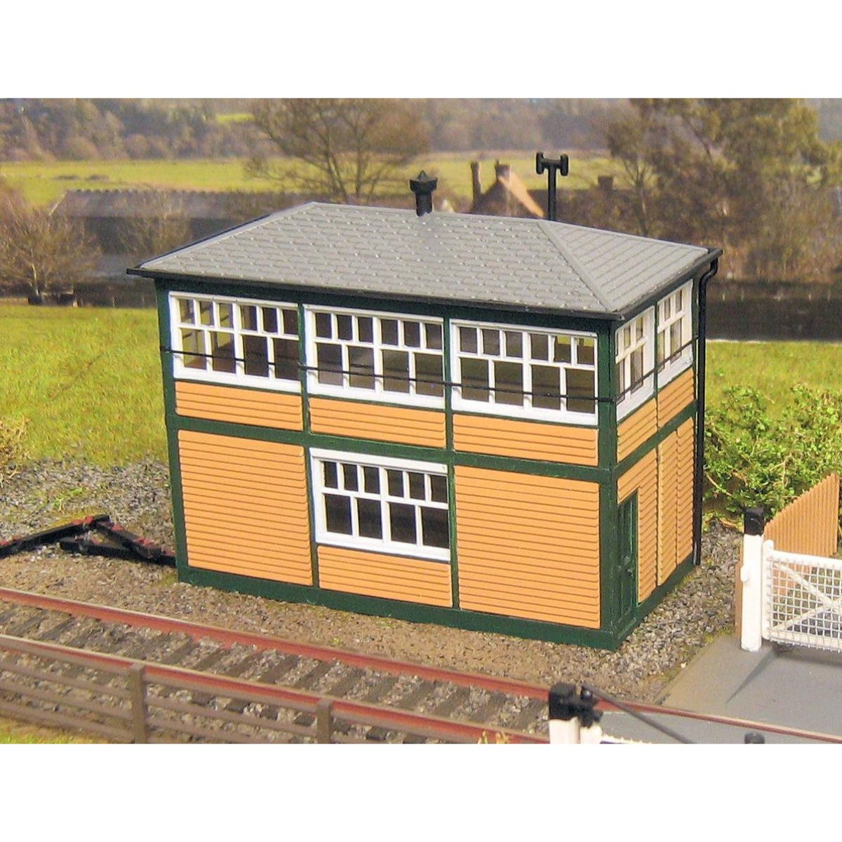 Gaugemaster GM402 Fordhampton Signal Box Kit - OO Gauge - Phillips Hobbies