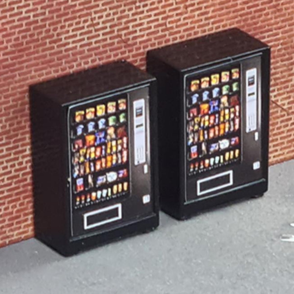 Gaugemaster Vending Machines 2 Pack (Pre - Built) - OO Gauge - Phillips Hobbies