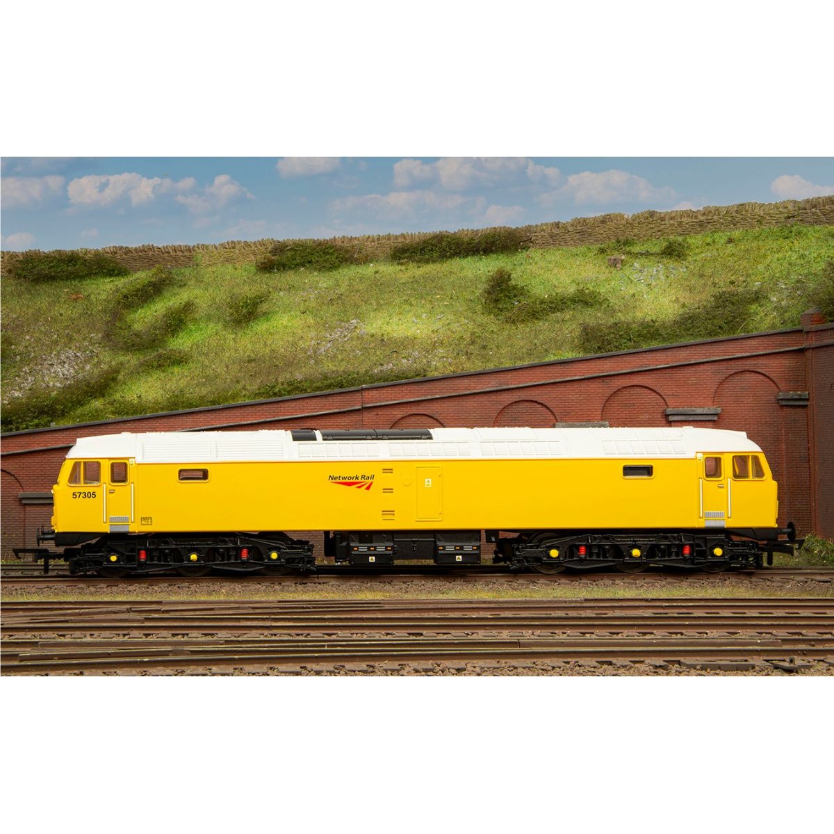 Hornby R30043 RailRoad Network Rail, Class 57, Co-Co, 57305 - OO Gauge - Phillips Hobbies