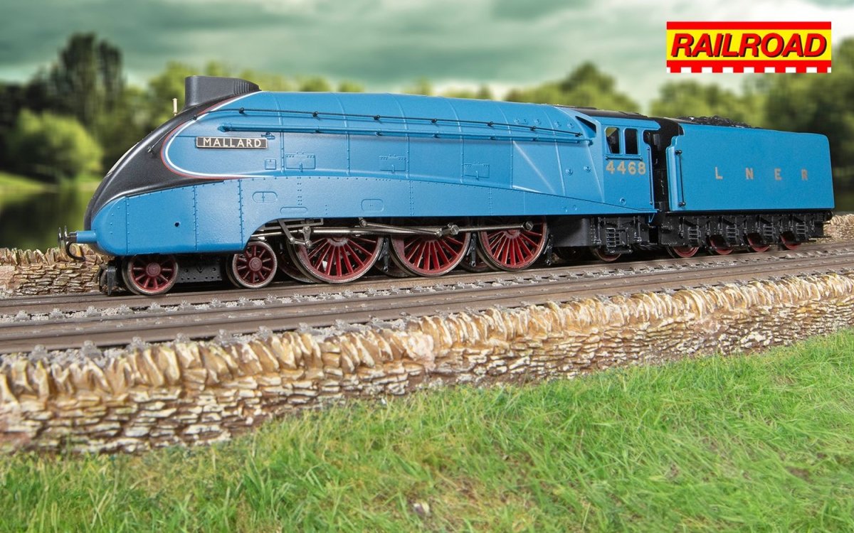 Hornby R3371 RailRoad LNER, A4 Class, 4 - 6 - 2, 4468 ‘Mallard’ - OO Gauge - Phillips Hobbies