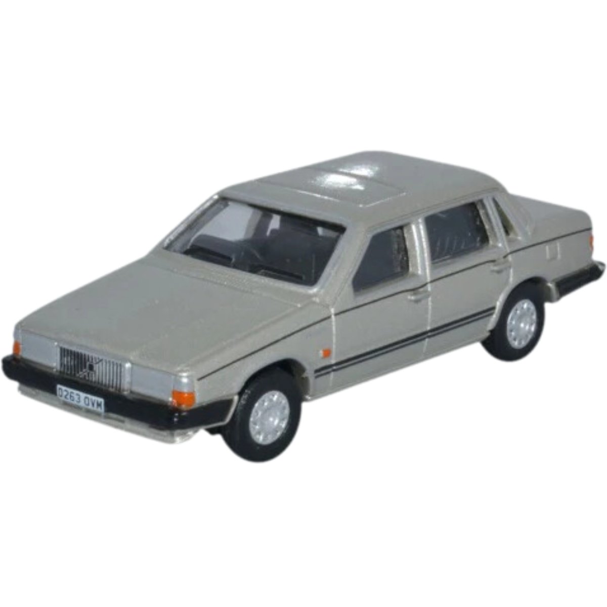 Oxford Diecast 76VO001 Volvo 760 Gold Metallic - 1:76 Scale - Phillips Hobbies