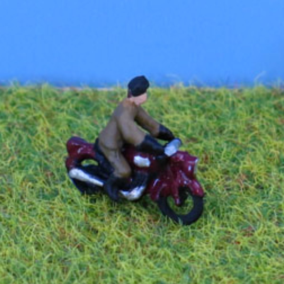 P&D Marsh PDX75 Painted 1950s Motorbike & Rider (N Gauge) - Phillips Hobbies